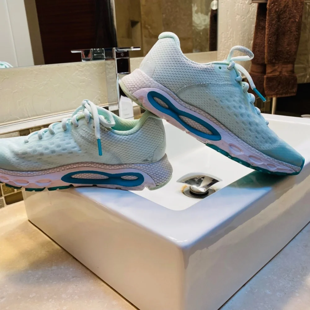 Under Armour HOVR INFINITE Women’s Tennis Shoes - Picture 2 of 7
